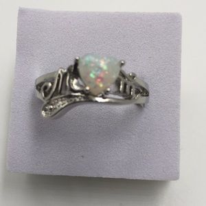 1 CARAT HEART ❤️ WHITE OPAL 925 Silver filled RING